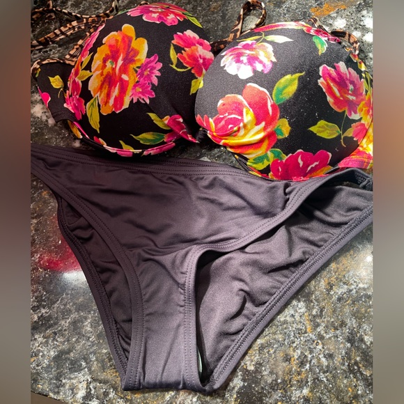 Listing for exposure shot only 34DD and S or M sets - Picture 10 of 15